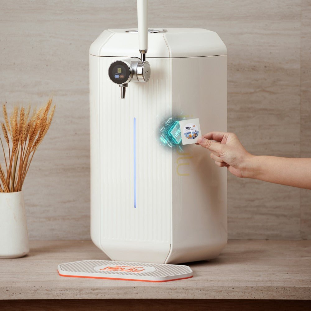 User scan the RFID card and start brewing process on iGulu F1 brewer