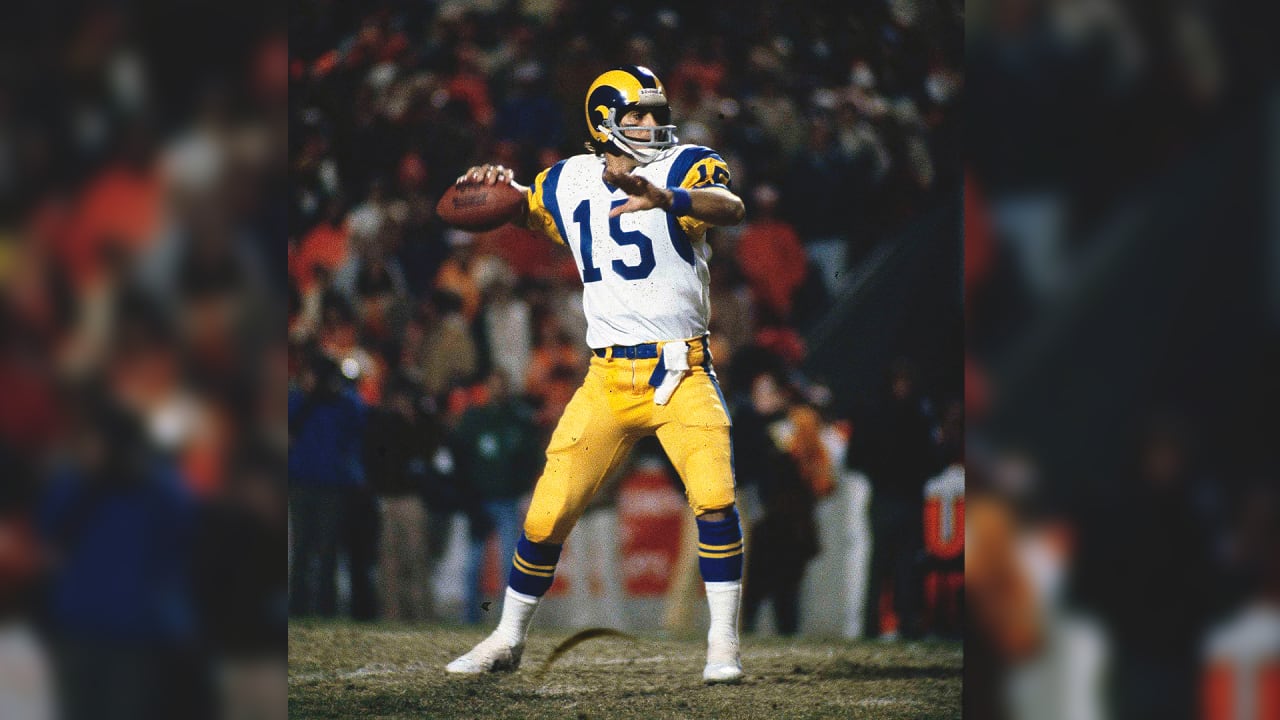 Vince Ferragamo playing quarterback for the Los Angeles Rams